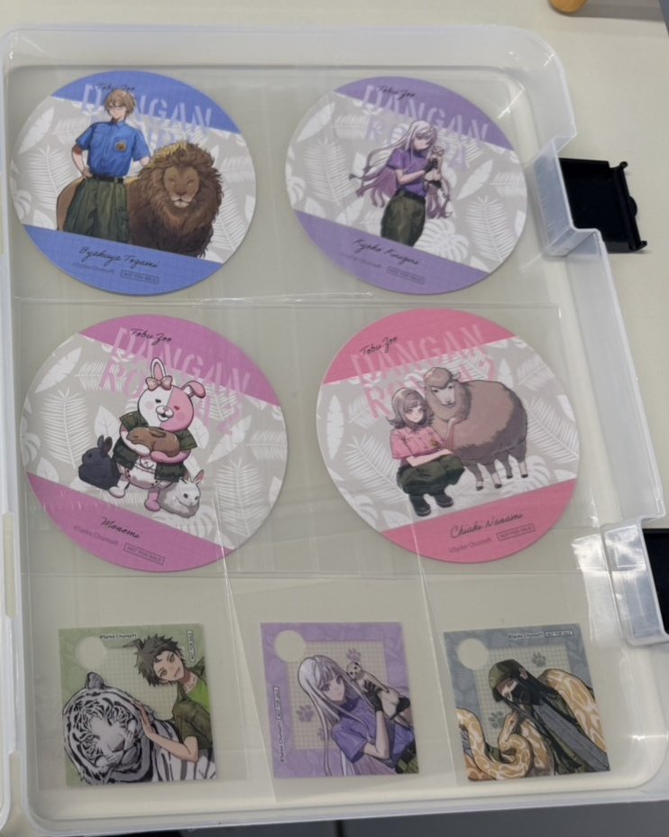 k0rnp16's tweet photo. 【交換】ダンガンロンパ　東武動物園
チケット
譲)無印
求)スーダン

イラストカード
譲)無印、スーダン
求)V3、王馬等身アップ

コースター
譲)十神、霧切、モノミ、★七海
求)★王馬、赤松

ストローマーカー
譲)日向、霧切、真宮寺
求)王馬

友人に代行してもらったため手元に届き次第郵送交換のみ https://t.co/EFIAvbP5N5