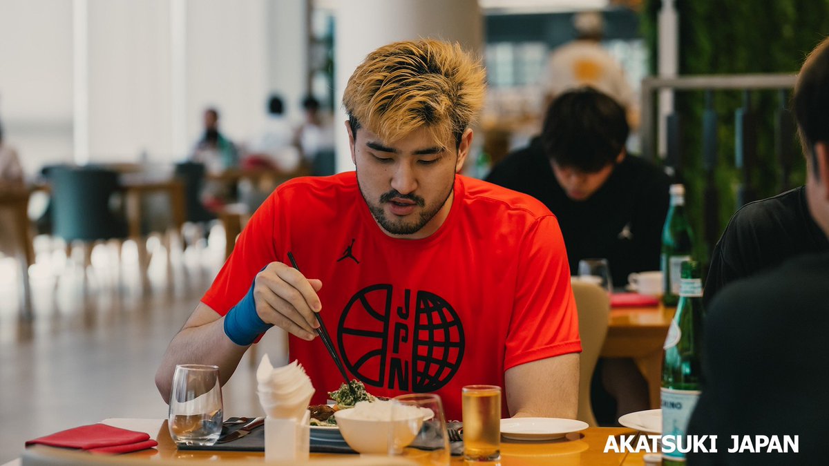 JAPAN_JBA's tweet photo. 午後の練習に向けてエナジーチャージ😋🍽️

🏆FIBAバスケットボールワールドカップ2027 アジア地区予選 Window3
📅2026年7月6日(月)19:30 TIPOFF 🆚韓国 📺BS朝日 生放送 📡ABEMA/DAZN/TVer 生配信

#マイキーの一皿 
#AkatsukiJapan https://t.co/bYTcS6mEyC