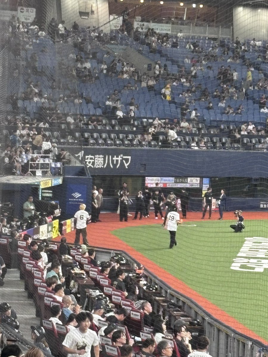 sn___iwadate's tweet photo. キャッチボールする見取り図発見した⚾️ https://t.co/UuAEAncxHO