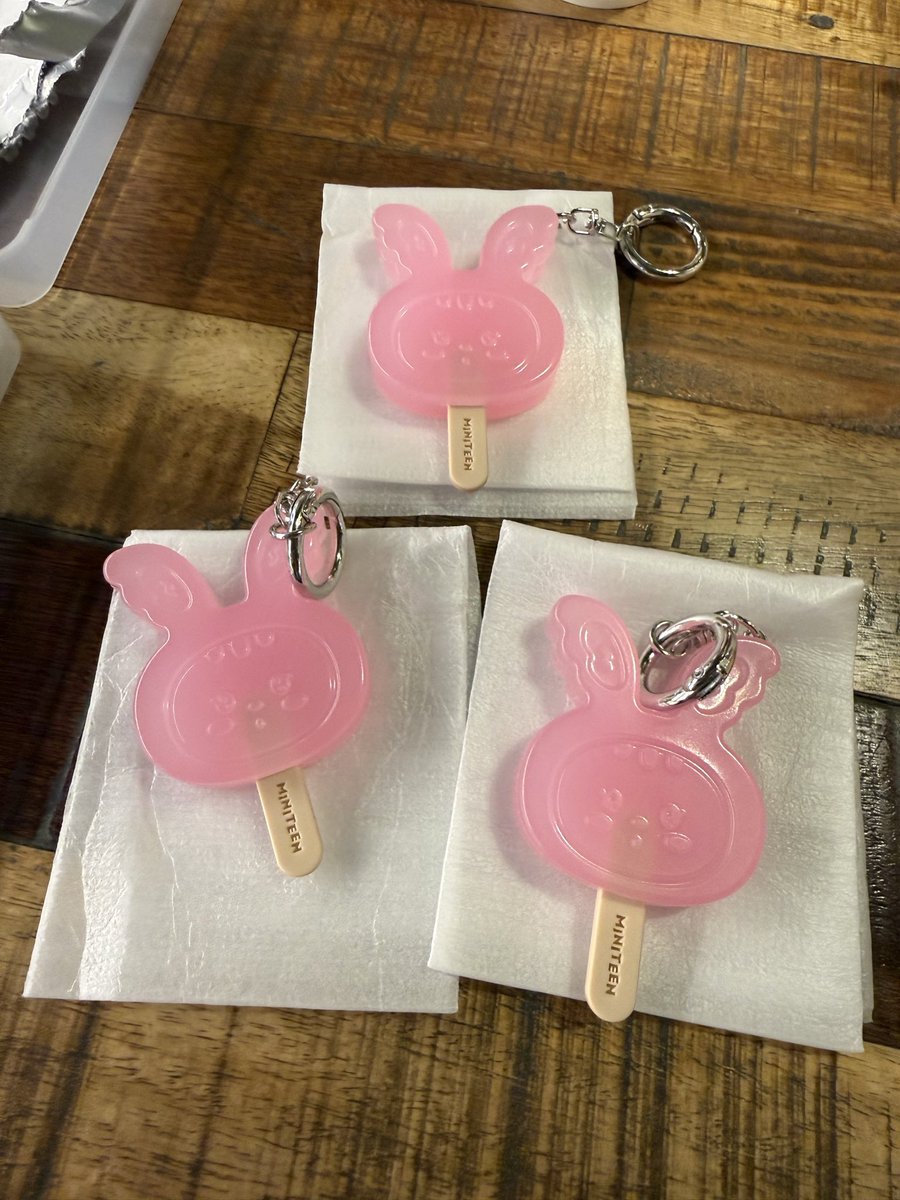 sumiiiii89's tweet photo. SEVENTEEN miniteen セブチ ミニティーン POPUP ラキドロキーリング  交換 

<譲> トラム　

<求>チェチェリー優先　ドア

ESTフードコート内にて交換可能です。 https://t.co/CiaKCqloDa