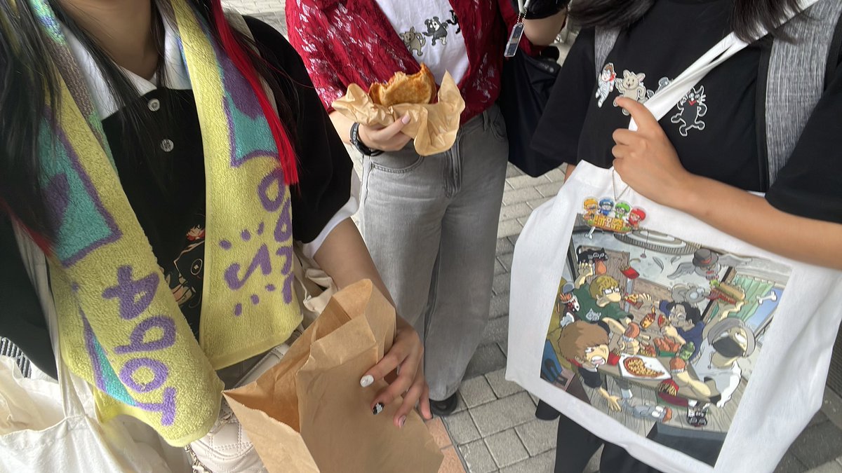 o7_yca's tweet photo. プリズムの出口にいます！！

6人くらいで固まってます！ https://t.co/CGD0RiKUoo