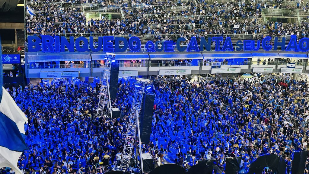 hichizon's tweet photo. Festa do título Caprichoso Campeão 💙🎉 #Campeão2026🎉 #Caprichoso https://t.co/r5eAuwE98L