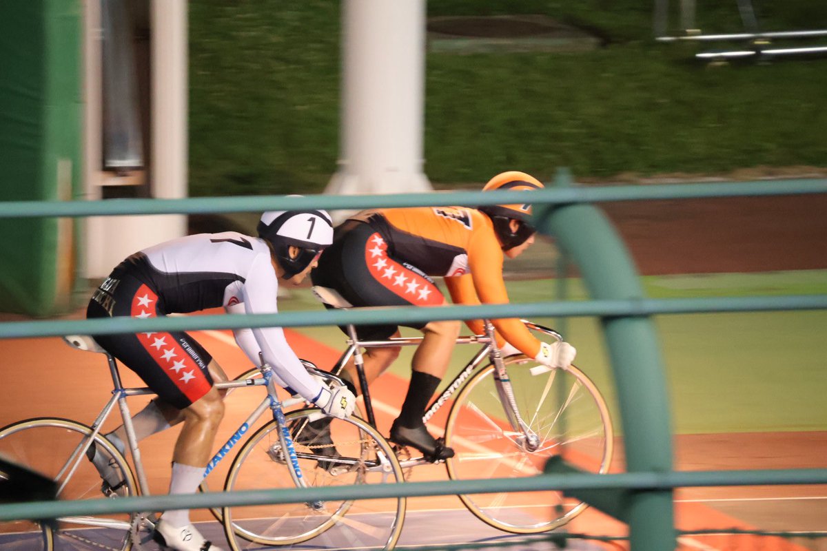 kahonofun's tweet photo. 原くんの男気先行、車間切って菅田さんとワンツーを決めるも全く笑顔なしの準決勝

今日は慎詞の番手で最低でも優勝が求められる立場、北のスーパースターは魅せてくれるでしょう
７着でも観客から讃えられる原大智、こんなスポーツ他にないっすよね https://t.co/nSQmHhPrDA