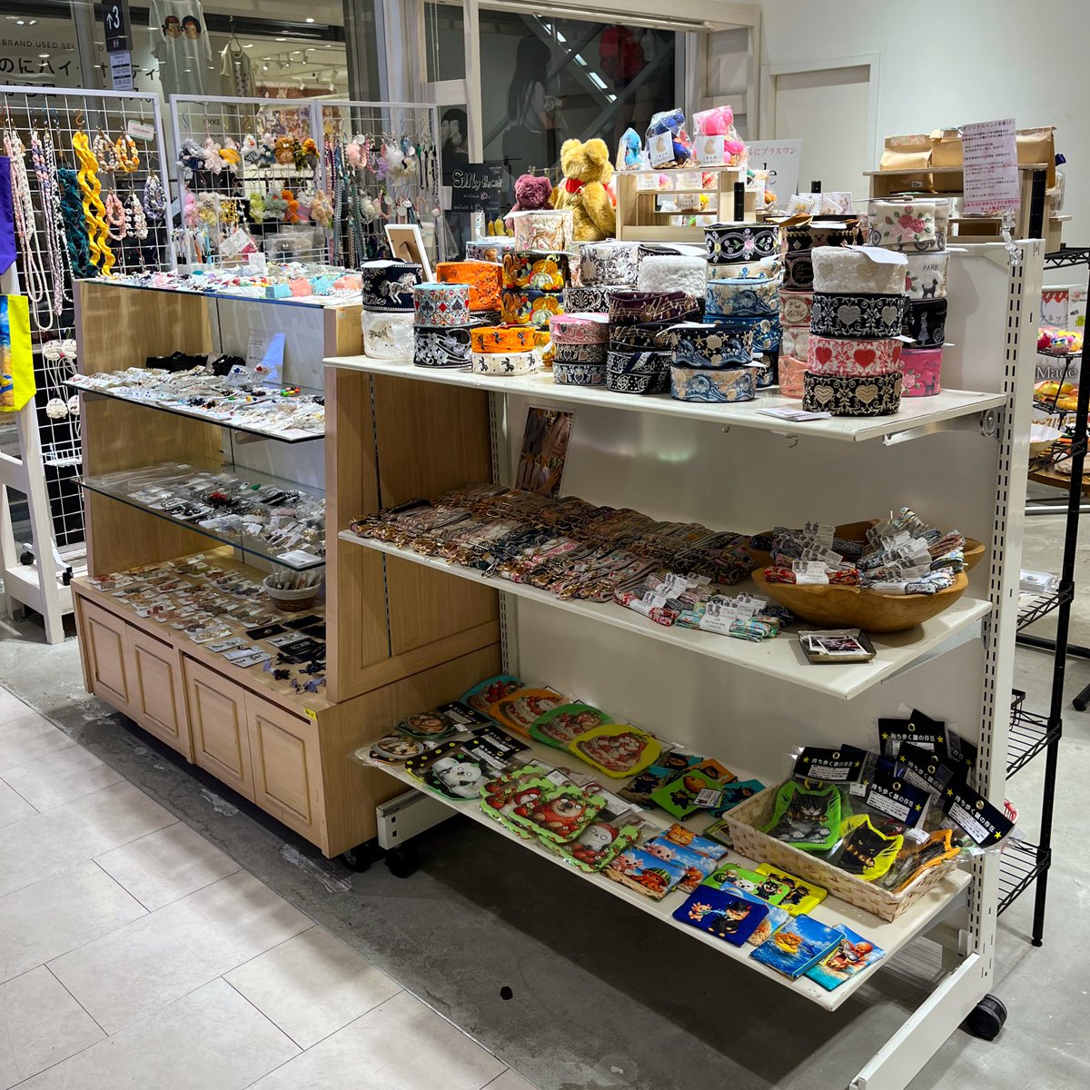 Mongoo_Jam's tweet photo. #plus1made 新宿マルイアネックスPOPUP、本日が最終日です‼️
16時までの営業ですが、まだ間に合いますよ✨
全国各地の100作家のアイテムが集まるのは今だけ😊
当店でしか買えないアイテムもありますよ🎵
ぜひこの機会にお楽しみください✨ https://t.co/YR09E8OQPK