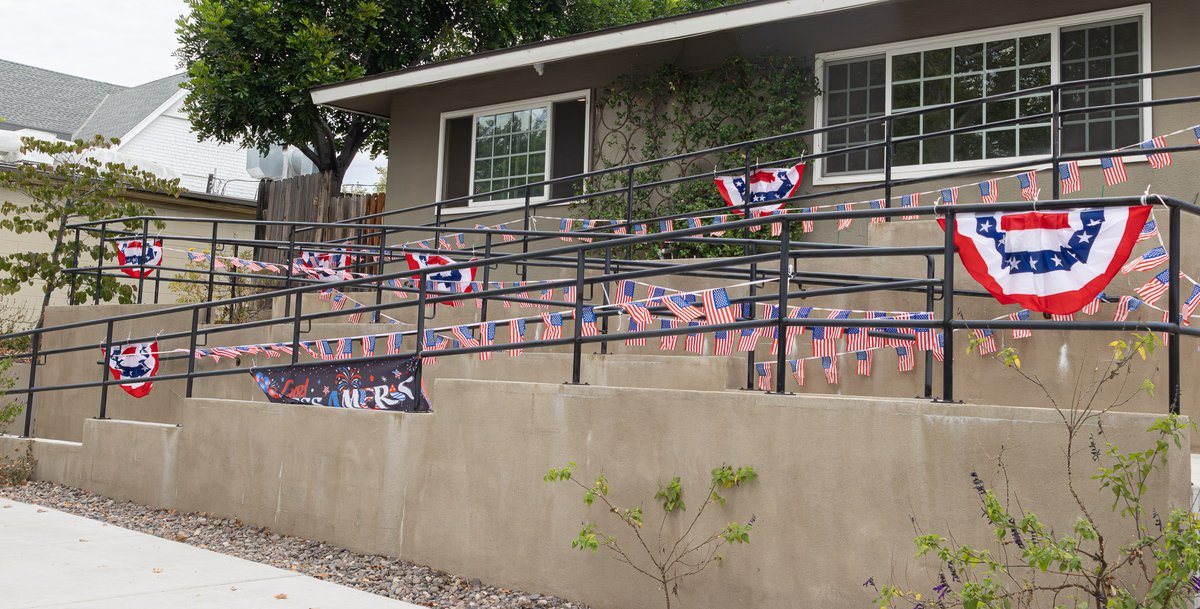 ShorealoneFilms's tweet photo. (2) Red , White and Blue covers the neighborhoods in #Pasadena #Altadena & #SierraMadre on this beautiful 4th of July & Americas 250th Birthday. The amazing show of color & pageantry is on every corner. 07-04-26 https://t.co/gGW9Acyo9B