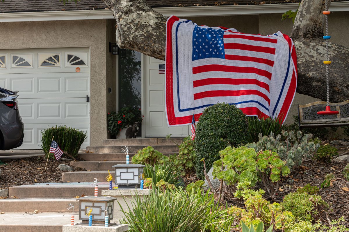 ShorealoneFilms's tweet photo. (2) Red , White and Blue covers the neighborhoods in #Pasadena #Altadena & #SierraMadre on this beautiful 4th of July & Americas 250th Birthday. The amazing show of color & pageantry is on every corner. 07-04-26 https://t.co/gGW9Acyo9B