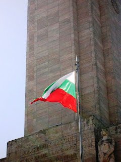 MGDryOK's tweet photo. @ArrepentidosLLA Siempre se pone la bandera del país que celebra su independencia. Al parecer cumplimos el capricho de todo el mundo https://t.co/Xy0GUHfBIG