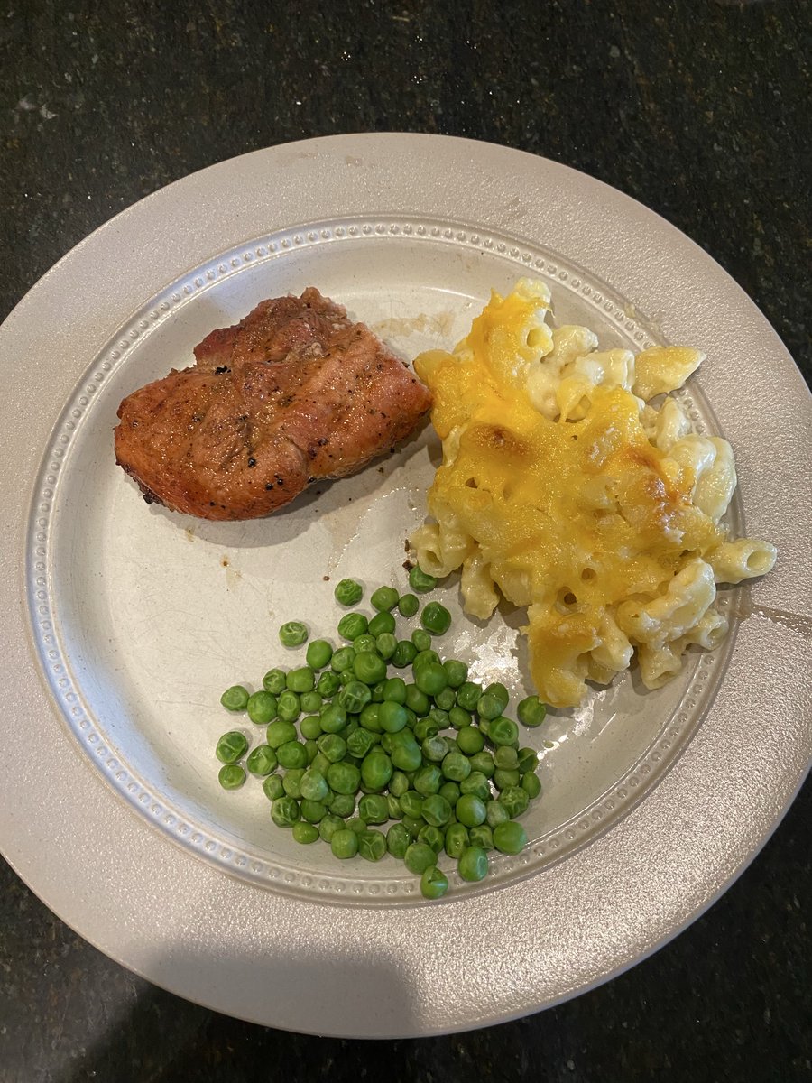 StarJettison's tweet photo. @nellohead BBQ Pork &amp; Homemade Mac &amp; Cheese with green peas https://t.co/k6lFF3lChd
