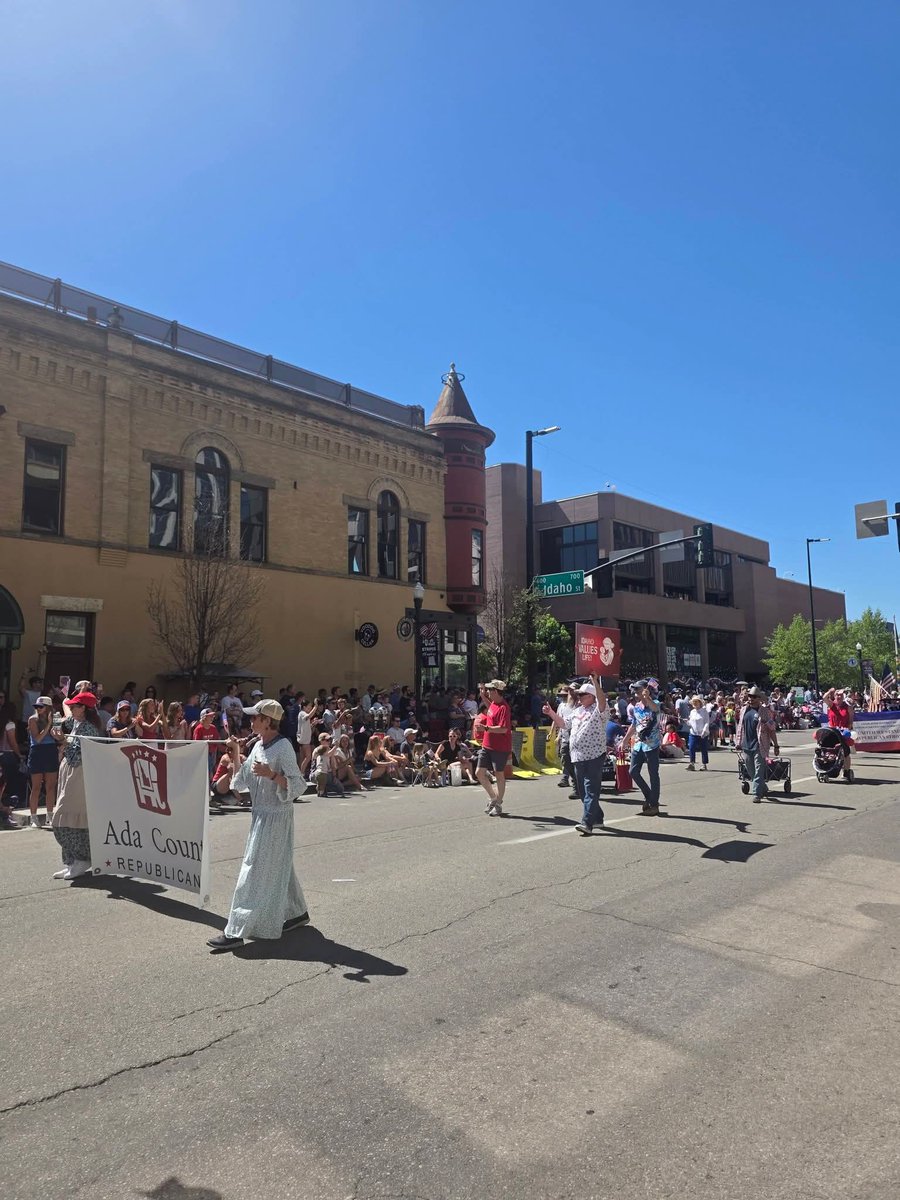 idgop22's tweet photo. Meridian Republicans helped out with Idaho Republican Party/ Ada County Republicans float at the Boise Parade!
Heard more cheers than the Dems did!😎
🎉🦅🇺🇸🐘💪
#America250 https://t.co/snKniCpZSP