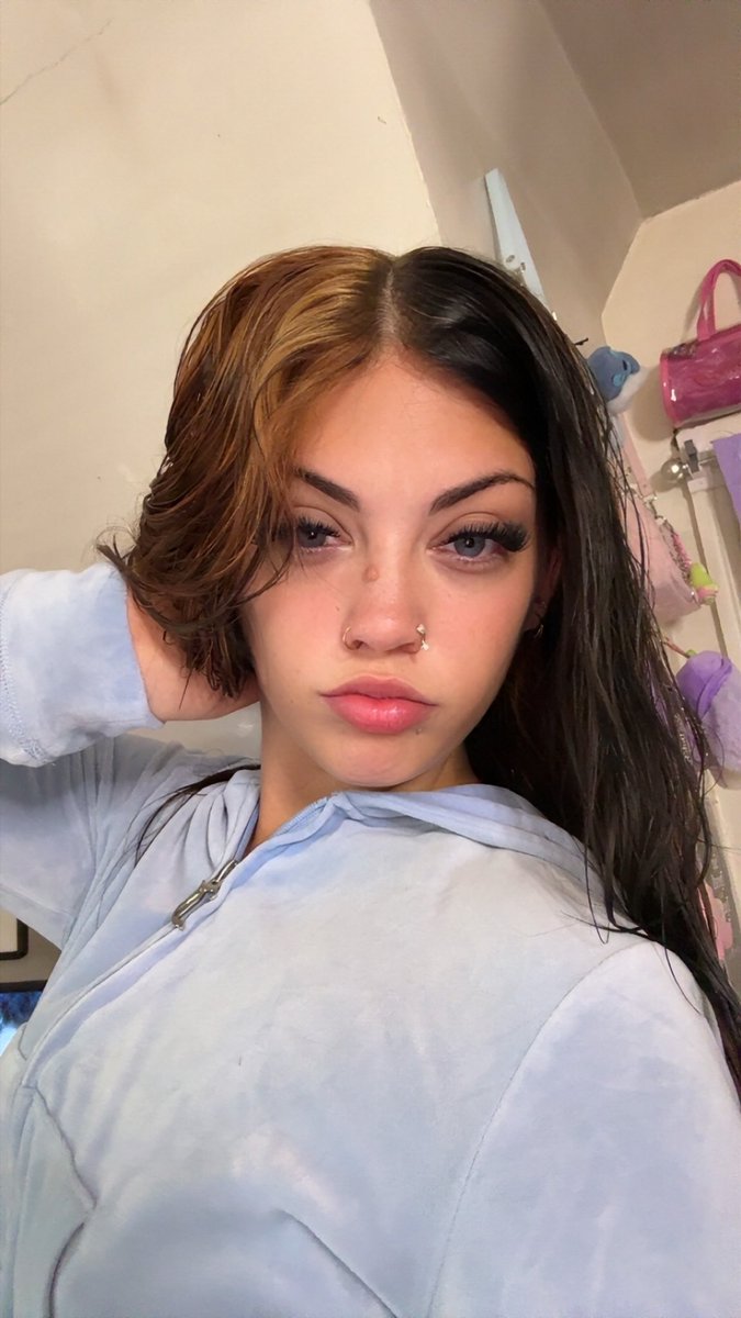 lavisshcyraa's tweet photo. New hair whom this😝 https://t.co/2BvePoeQgs