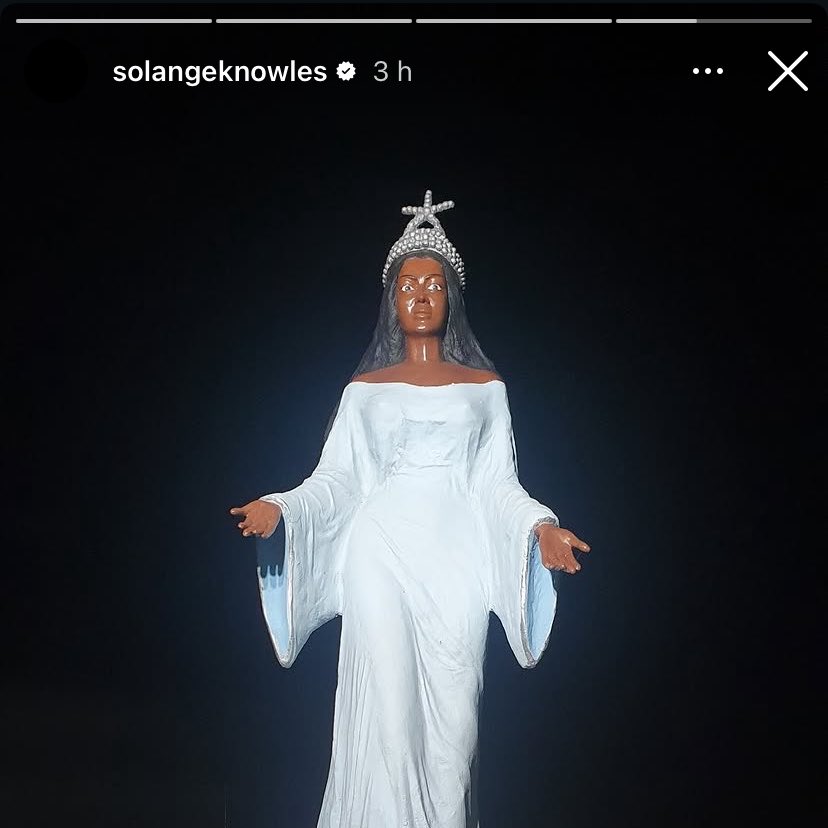 beyoncebrasil's tweet photo. Solange Knowles, irmã da Beyoncé, publicou uma foto do Píer de Iemanjá, localizado aqui no Brasil, em Vitória (ES)… mas a imagem foi retirada do Google. 😂

Ela tem uma forte ligação com o orixá. A Queen B até cita isso na música BLACK PARADE: “My little sister reppin’ Yemaya” (“Minha irmã caçula representando Iemanjá”).