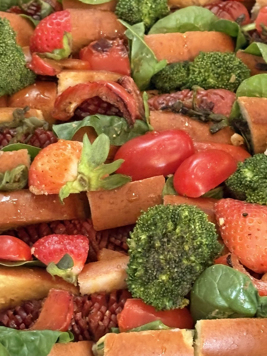 potterlab's tweet photo. Fancy hotdogs and cookies for July fourth 250 https://t.co/4aWoTbUk1i