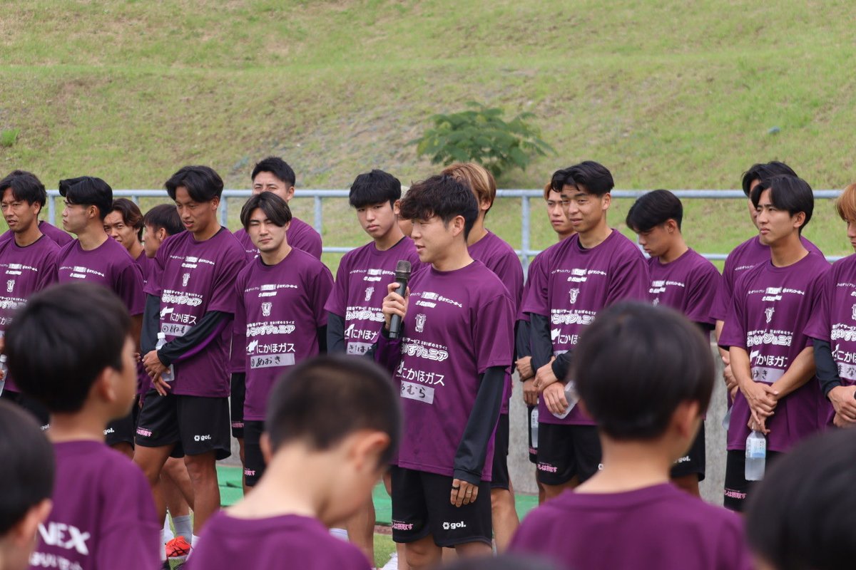 fujiedamyfc_pr's tweet photo. 🏕️ | #にかほガス PRESENTS 2026 藤枝MYFCサマーキャンプ
𝘿𝙖𝙮 𝟲 📸

最終日は地元の小学生100名を招待したサッカー教室を開催🥅

みんな、また一緒にサッカーをしましょう⚽️

#秋田県 #にかほ市 
#秋田キャンプ2026 
#藤枝MYFC https://t.co/QfhKmCg3ba