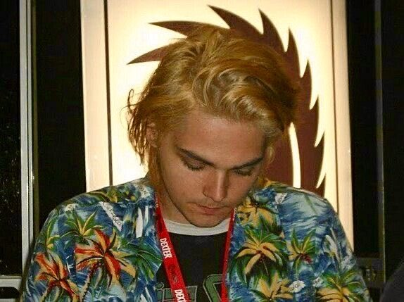 gerard ‽ ☀️ tweet media