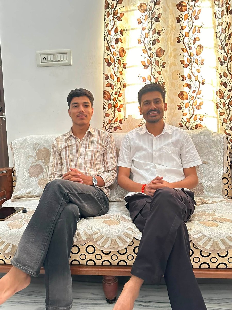 sanjubabarj21's tweet photo. आज The Unfiltered Pawan  से भाई पवन और अरविंद घर पधारे , विभिन्न मुद्दों पर खूब चर्चा हुई , भाइयों ने एक पॉडकास्ट वीडियो शूट किया कैमरे के सामने बोलना आसान नहीं फिर भी माड़ी मोटी कोशिश करी हा ज़्यादा हंस ज्यो मती 😇😇 https://t.co/EvKbdYNvVy