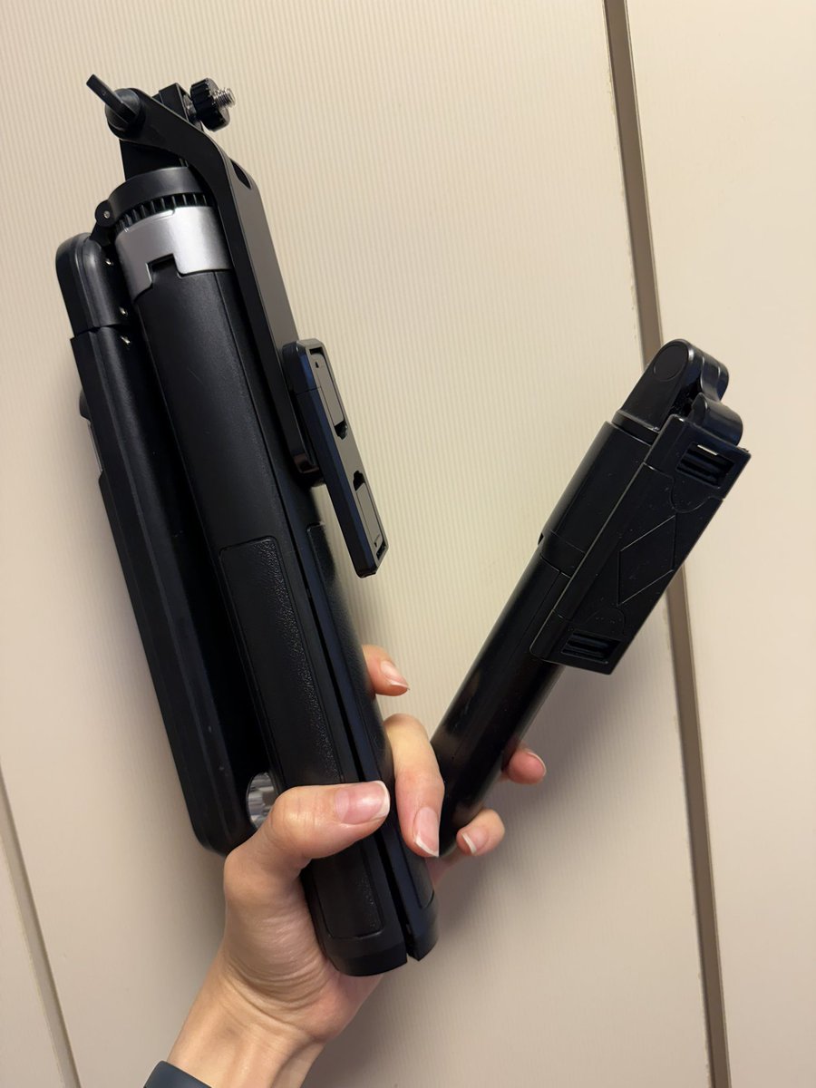 chili_trpg's tweet photo. せっかく買ったライトセーバー自撮り棒(左)忘れた泣いた https://t.co/fFRSgJWKMm