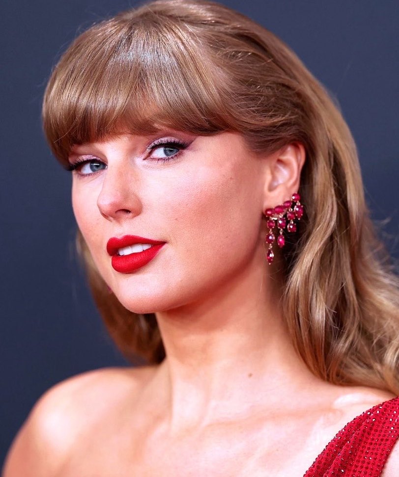 updatecultura's tweet photo. Scooter Braun diz que SE ARREPENDE de ter comprado a Big Machine por US$ 300 MILHÕES depois de não ter conseguido gerenciar Taylor Swift. https://t.co/BKMqwZHbRW