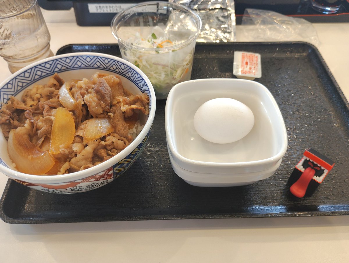 arkstar5218's tweet photo. #ドラクエウォーク
#吉野家
開店前に並んで何とか初ゲット🌠
あと数人で売り切れだったので、ギリギリだった https://t.co/efxKklOyO7