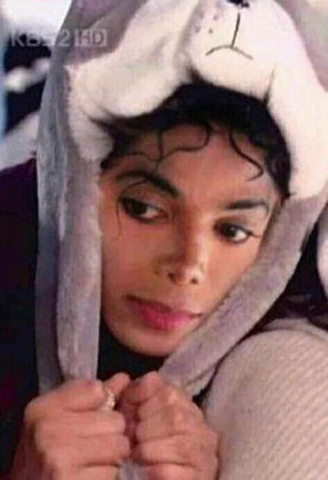 badmjholic's tweet photo. eu acho tão performático quem toca qualquer tipo de instrumento, meu sonho saber tocar tipo violão https://t.co/Z5B9iIJmGa
