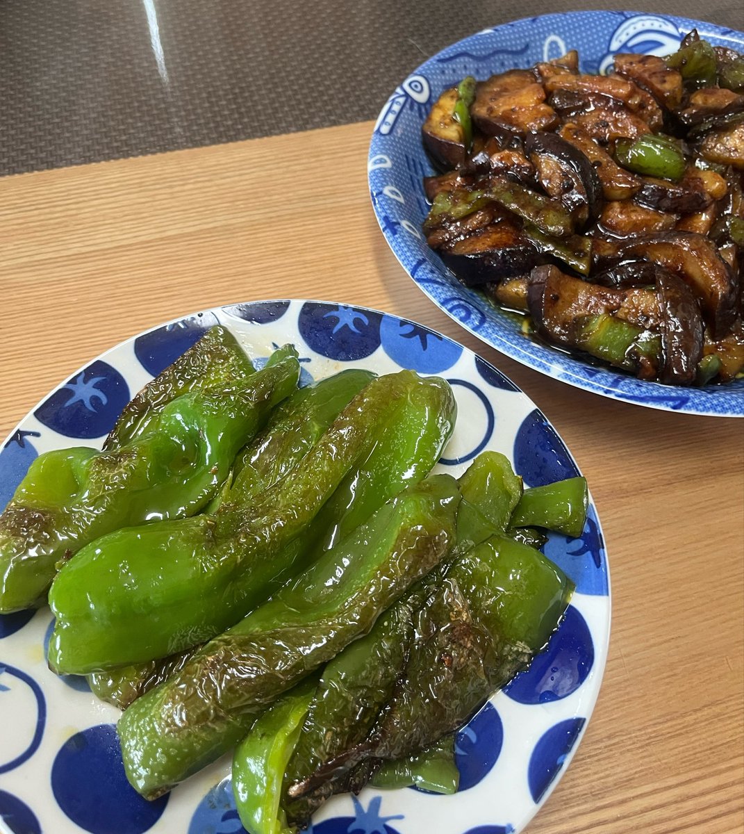 chacomi1122's tweet photo. 焼ピーマンて
いくらでも食べれてしまう😋 https://t.co/RcnIZFXrcD