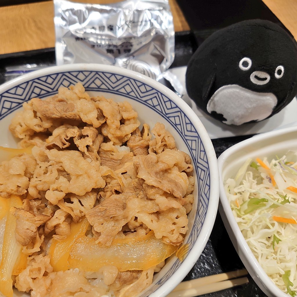 suippe's tweet photo. ●🐧まるいさん、紅生姜大嫌い⋯ https://t.co/DPQiQ0Jnbc