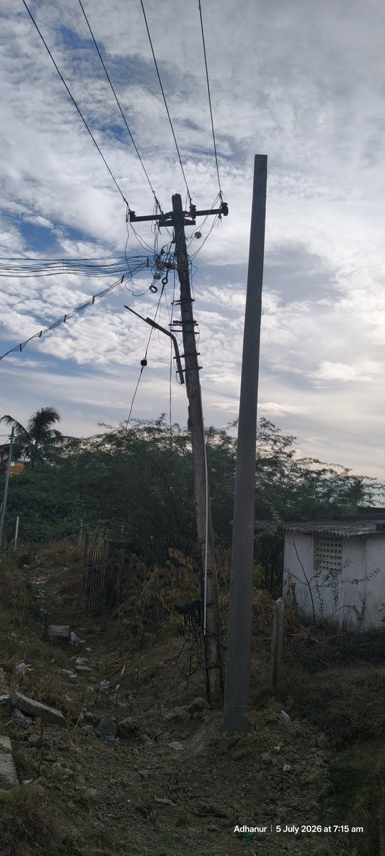 ragavan_10's tweet photo. @TANGEDCO_Offcl @CMOTamilnadu @chennaicorp @CTR_Nirmalkumar Day 29

Work only half done 

Dangerous electric pole tilted damaged not removed completely only new pole installed &amp; Electrical wire connection change

Consumer No :- 09584004970
Compliment no :- 2533099

@CMOTamilnadu @TANGEDCO_Offcl @sunnewstamil @chennaicorp @CTR_Nirmalkumar https://t.co/Y4FexzYwBZ