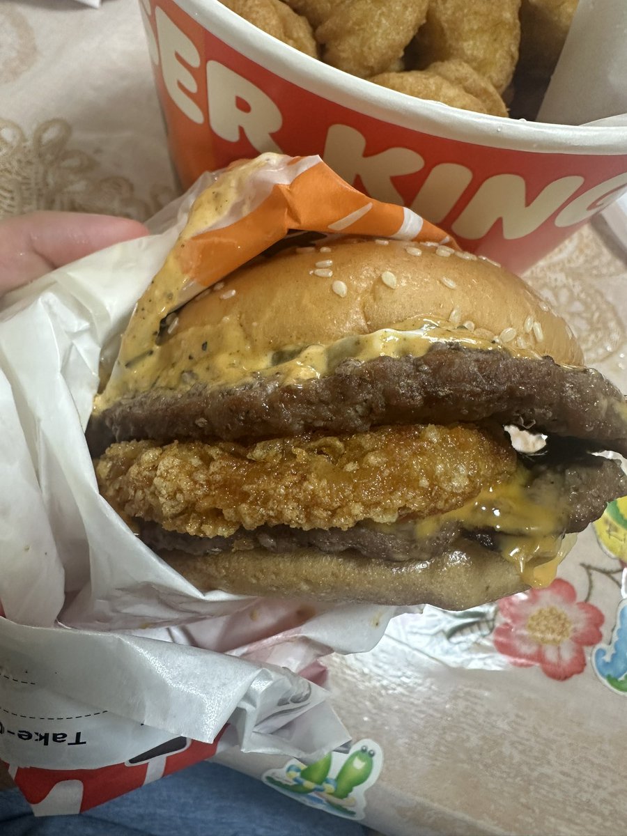 murikuri_71's tweet photo. 邪道バーガーは
よせーーっ https://t.co/z0VzvEl2iB