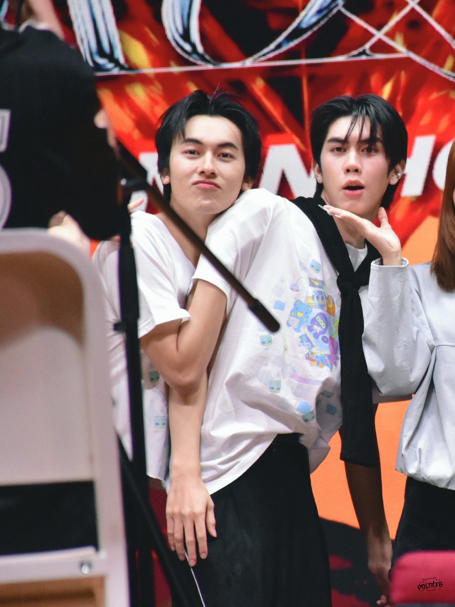 PoIntRB's tweet photo. - #PROXIE1stFANCONinHK - 

“สงสัย มือแกมันยังไงนะกร 😀”

#PROXIEGorn 
#PROXIEChokun
#PROXIEth https://t.co/I2zBPcTDTt