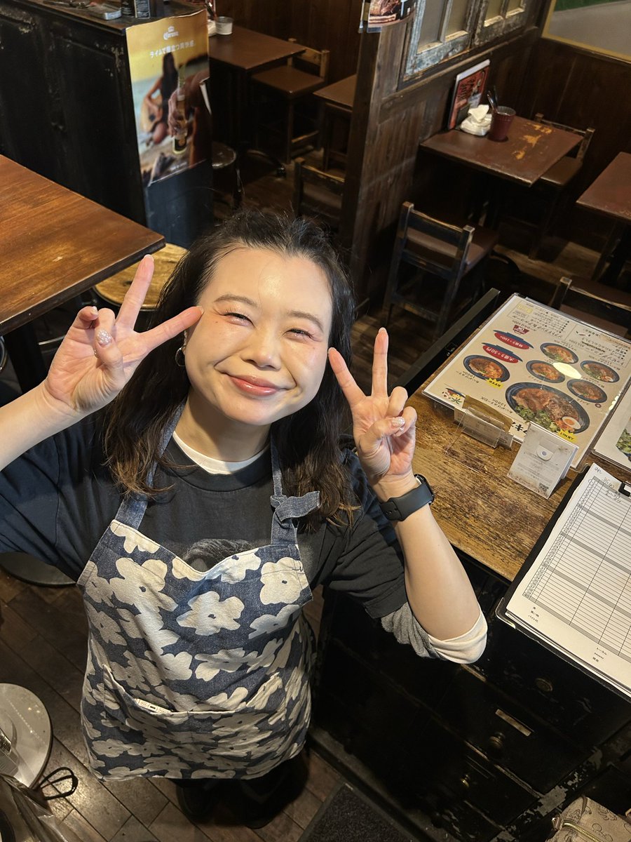 cmtcurry's tweet photo. おはようございます☀
日曜日営業！
本日はゆめちゃん働いてくれてます✨✨

五反田店限定トッピングも色々あるのでご賞味下さい♪

みなさんお待ちしてます🍛
#マキオカリー
#マキオタニカリー
#五反田 https://t.co/LOOl8p6HbE