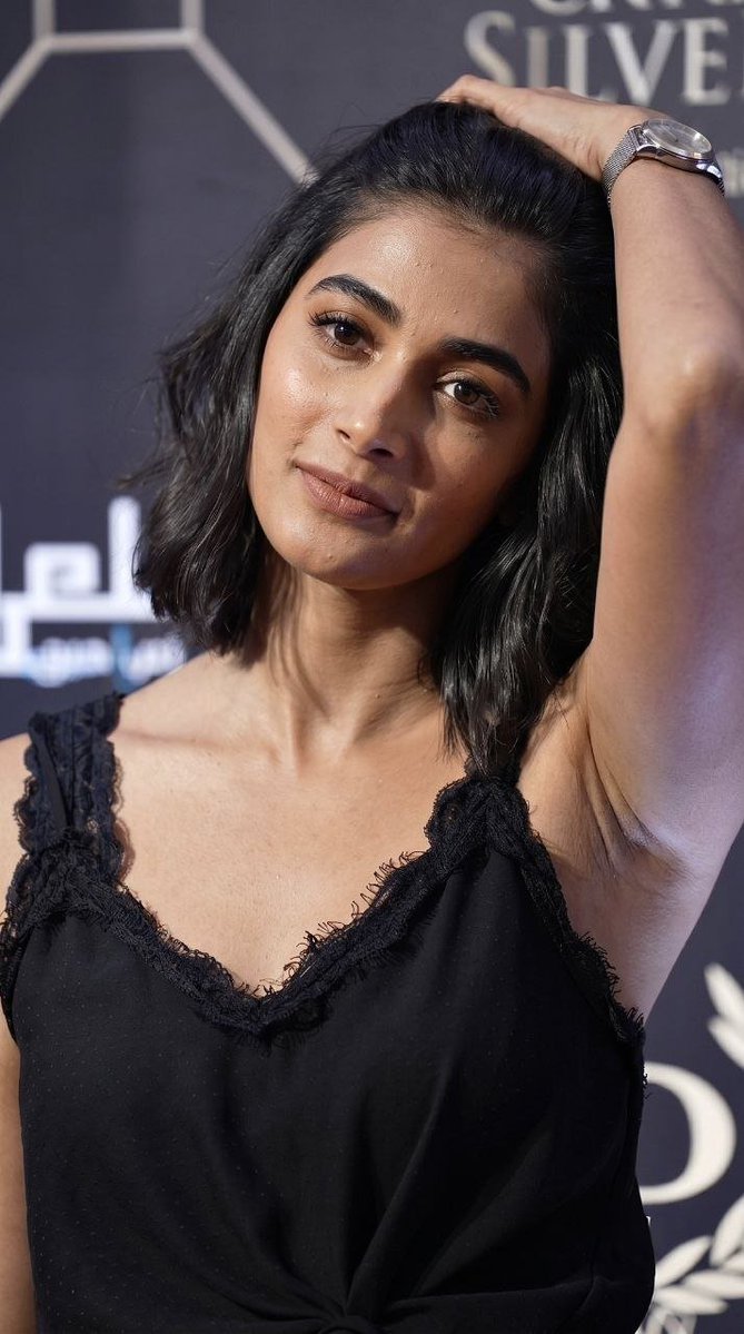 actress_trendz's tweet photo. Pooja Hegde insane face card at 35 https://t.co/dSkVYbSS3L