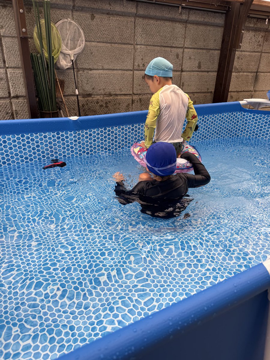 _kenta3's tweet photo. 今年初の水遊び（プール）です。

子供達は大喜びです😄 https://t.co/SVjxMg6wax