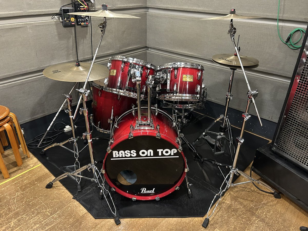 fp_710's tweet photo. スタジオ楽しかった♪🥁😆
#BassOnTop https://t.co/QxJ3qOkGfy