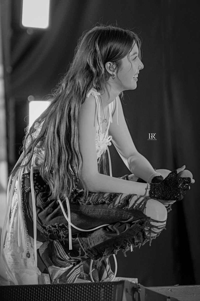 LilyRose38_TH tweet picture
