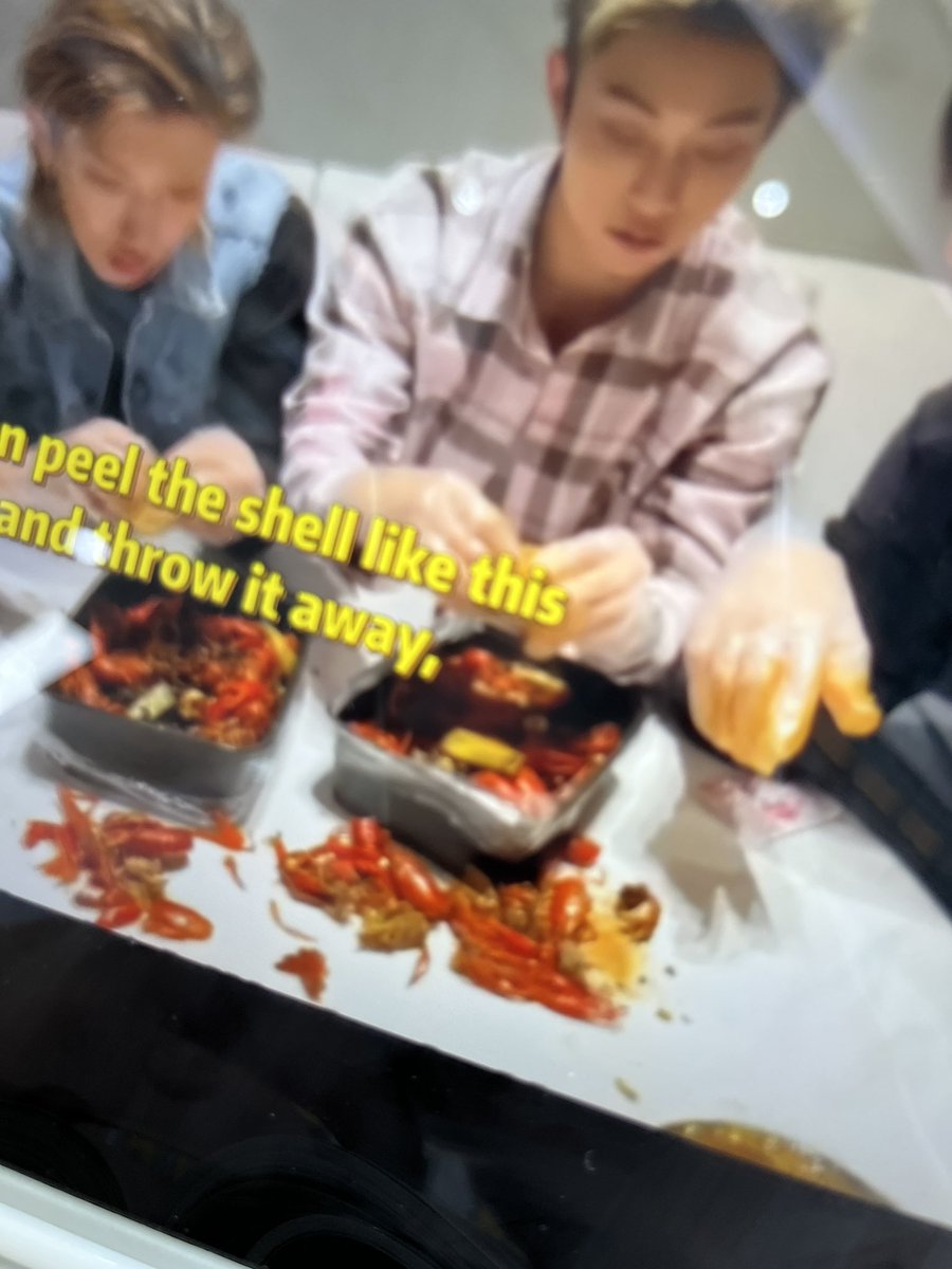 12hanadool's tweet photo. 김률 생선가시 ㅈㄴ 잘 발라주는 아빠같다
(급하게 찍은거라 사진 ㅈㅅ) https://t.co/PTMXSn8Snn