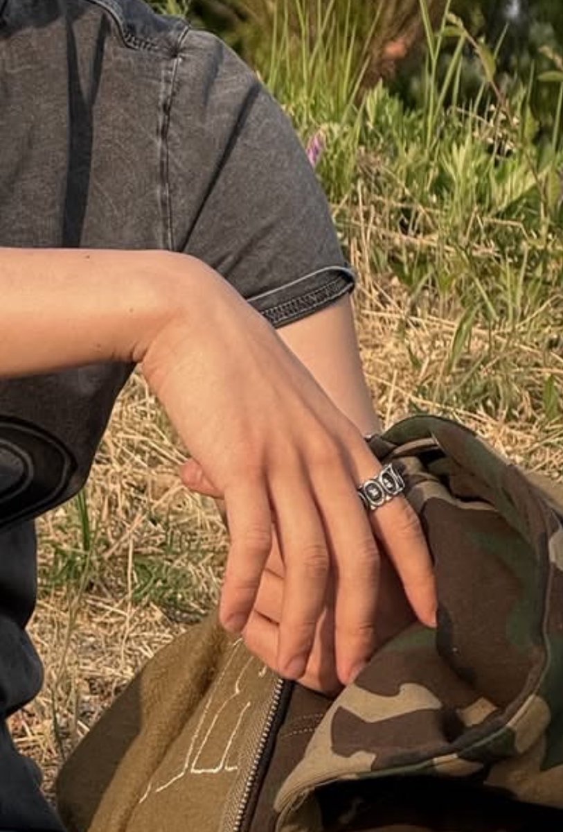 heejakrizz's tweet photo. `*★ heeseung's details ☆*

a thread 🪡 https://t.co/84C8iDGDfK