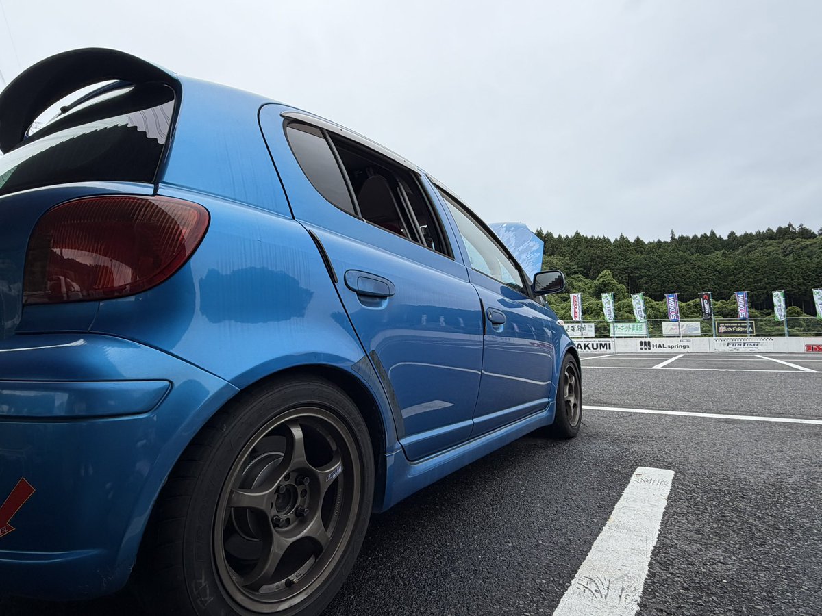 l6dCN's tweet photo. オートギャラリー走行会お疲れ様でした！
初日光サーキットでタイムは46.895！
とりあえずの46秒台…だけど絶対に45秒イケるポテンシャルをヴィッツから感じる…！
(ねださんに導いて貰っちゃった🫶)
ベストラップとセクターベストが一直線にあるのは走りの質の向上かな！？
 #オートギャラリー相模原 https://t.co/bmwrAYuuD0