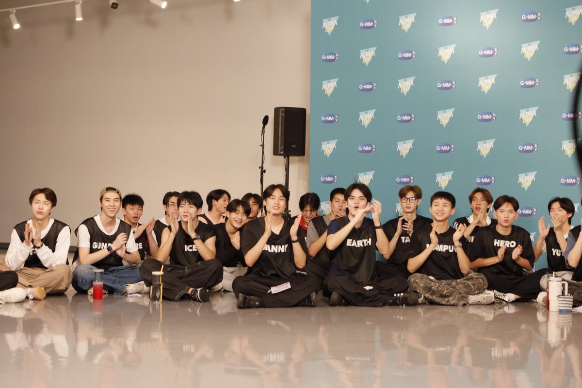 ProjectAlphaTH's tweet photo. จบไปแล้วกับ #TheAlphaCamp2ndLive  🌟
ขอบคุณทุกคนที่มาร่วมส่งกำลังใจและติดตามการฝึกซ้อมของเหล่า Alpha ตลอดไลฟ์ครั้งนี้ รวมถึงขอบคุณ พี่มาร์ค ภาคิน ที่มาร่วมเป็นศิลปินรุ่นพี่ ถ่ายทอดประสบการณ์ และให้คำแนะนำดีๆ กับน้องผู้เข้าแข่งขัน 

#ProjectAlphaNewClan
#GMMTV https://t.co/X7IjG3lfJL