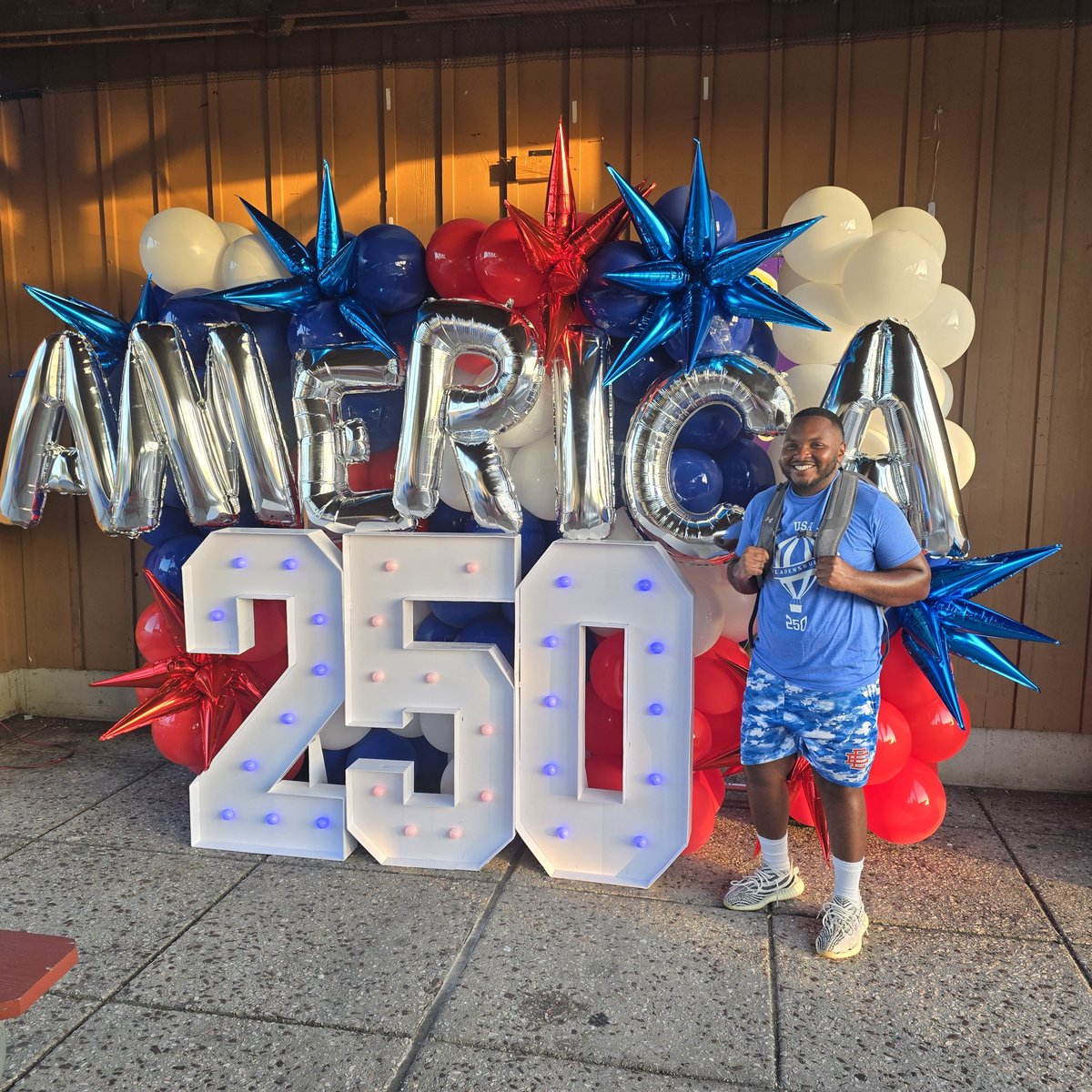 CrystalClearSo5's tweet photo. 4th of July/America's 250 celebration 🎆
 *balloon artist: @crystalclear.solutions
 *balloon supplier:  @balloons_direct @sempertex
marquee: @imprsv_party
host: @bladensburgmd
#dmvballoonartist  #crystalsballoons #4thofjuly  #250thbirthday🇺🇸 
📍 Bladensburg, MD https://t.co/kXKpbkVr4J