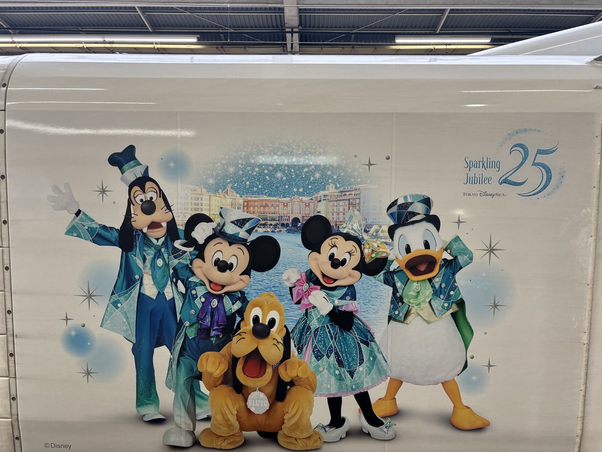 s_aow's tweet photo. 行きも帰りもディズニーシー新幹線！
偶然にしては奇跡過ぎる😳 https://t.co/lQW41jEJOc