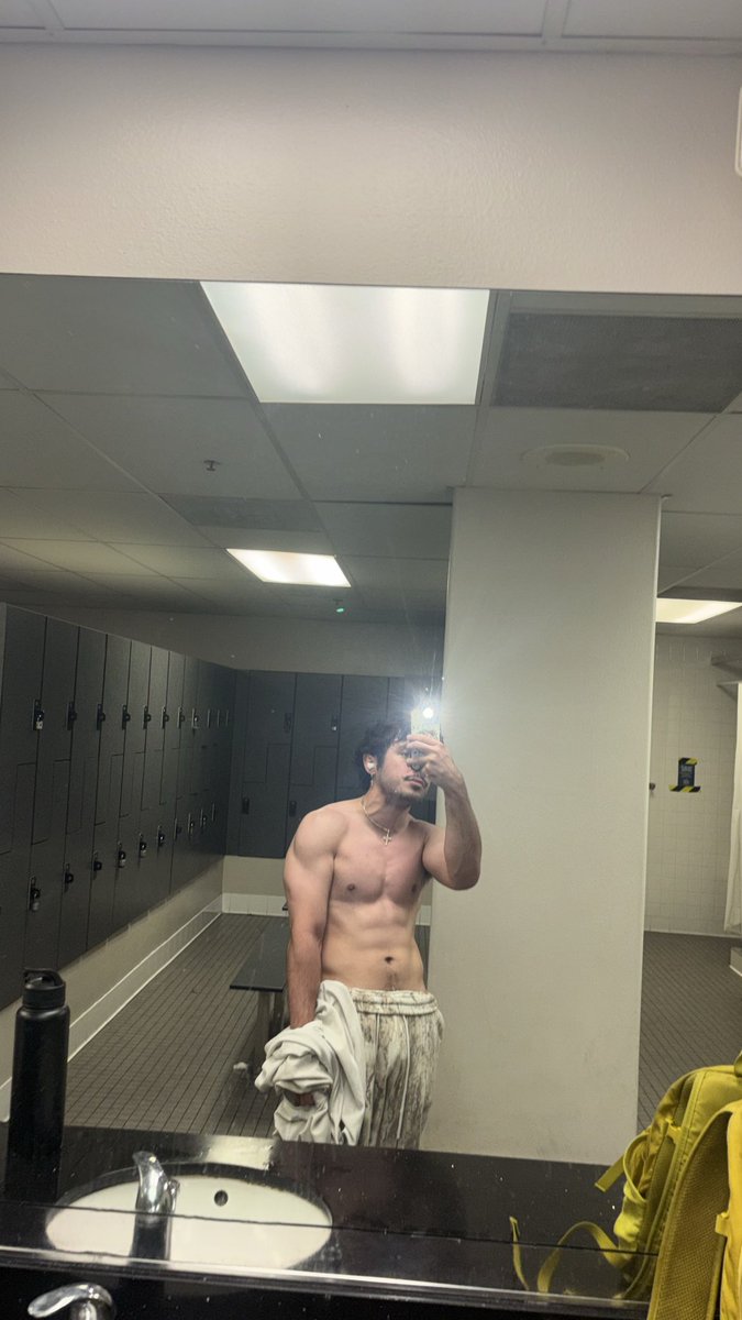 Aaronxm14's tweet photo. been living in the gym. https://t.co/mP2UXbZEef