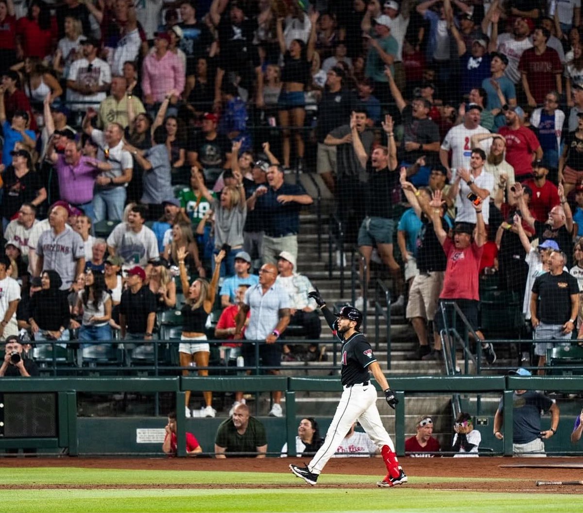 RussellR28's tweet photo. ADC PIMP JOB HOLY FUCK #dbacks https://t.co/JeU57RLf6t