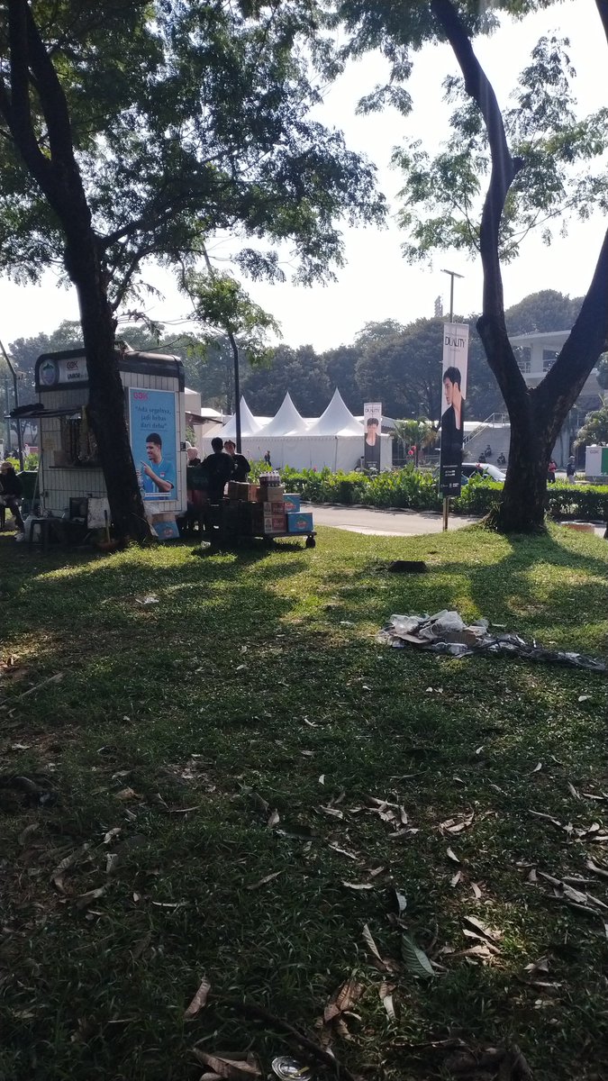 yunitasila's tweet photo. Kita disini ya guys,  taman depan Tenis Center Court samping parkiran yaa https://t.co/yBWxIDuKfO