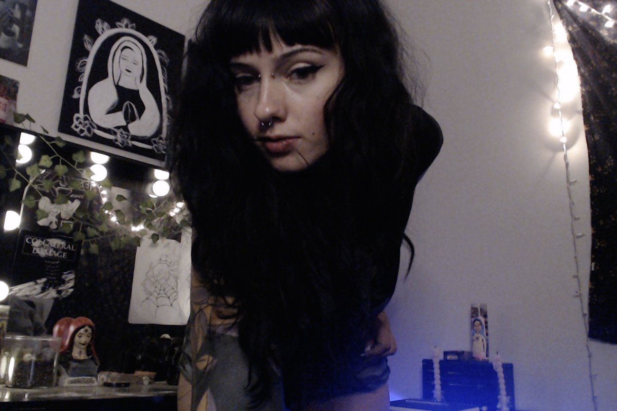 BexBex945874's tweet photo. Do you like how my thick booty looks in these shorts? #altgirls #thick #gothgf #egirl https://t.co/bdLAImgZlF