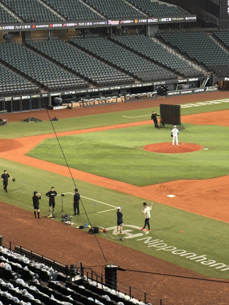 baseballfan8484's tweet photo. Fビレマラソン3km走って、
休憩してたら細野と北山😳 https://t.co/XVJ37y2tXf