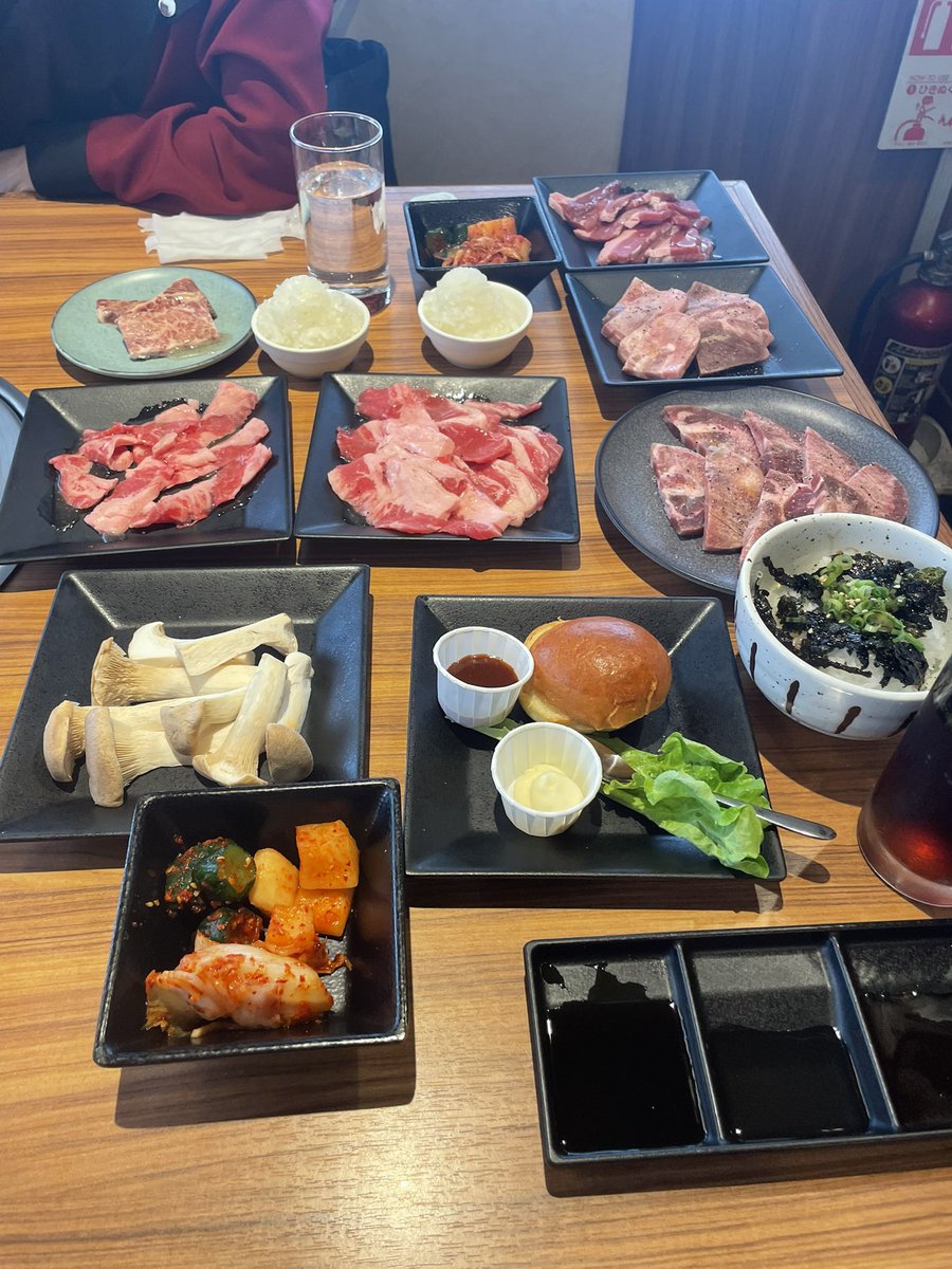 exceed__DQ10's tweet photo. 少し早めのお昼ご飯！
ガッツリ焼肉です👍 https://t.co/WaLD3aPiYa