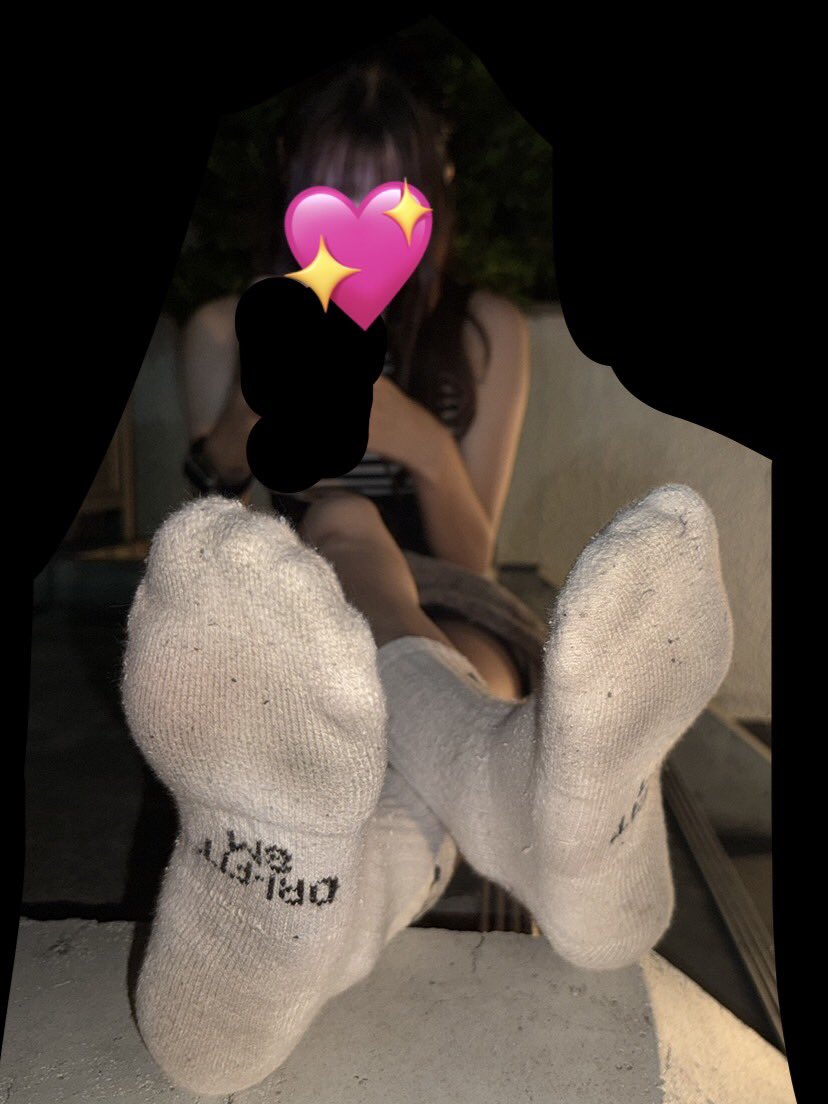hatimi2kun's tweet photo. バックナンバー更新中！
常にショーパンでナイキ白靴下イマドキ学生の薄汚れた靴下足裏
このルックス＋靴下の使用感と汚れは中々いないので個人的にグッときました https://t.co/AArzDhH5Bn