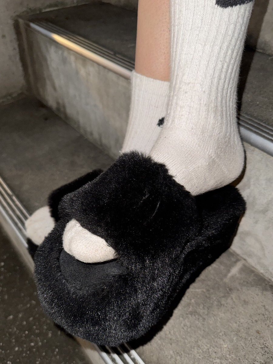 hatimi2kun's tweet photo. バックナンバー更新中！
常にショーパンでナイキ白靴下イマドキ学生の薄汚れた靴下足裏
このルックス＋靴下の使用感と汚れは中々いないので個人的にグッときました https://t.co/AArzDhH5Bn