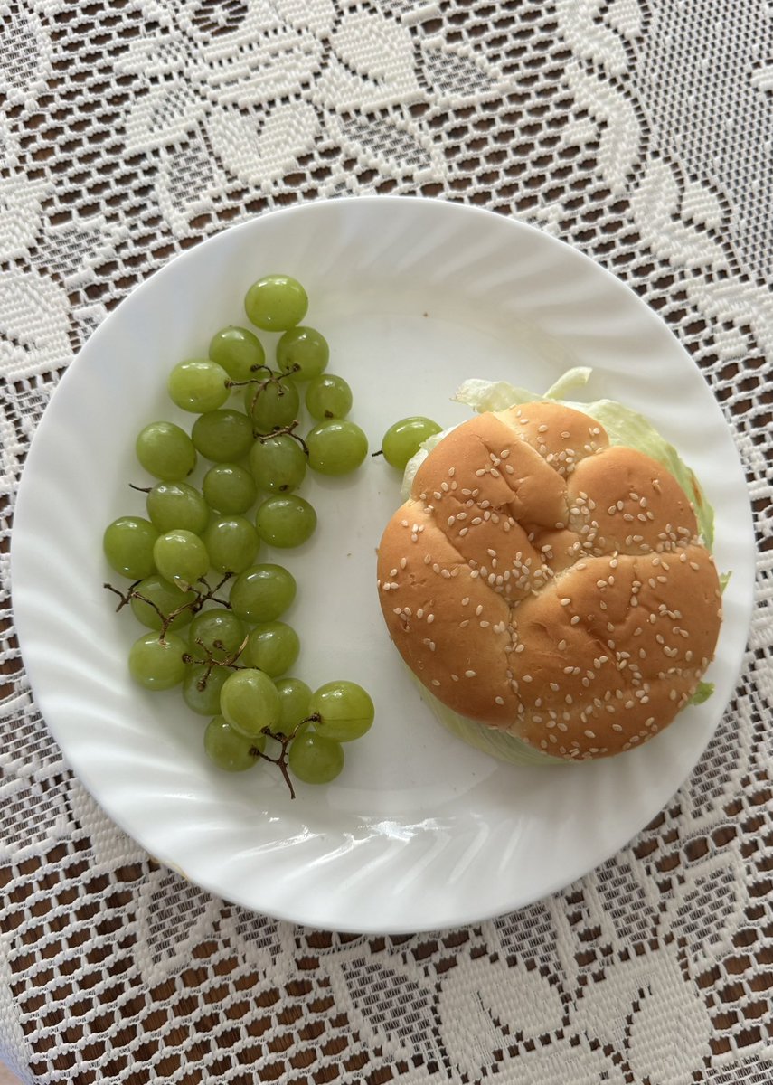 sandwichluvr's tweet photo. i have consumed a record number of grapes in the past week https://t.co/EtWQvk3AoH
