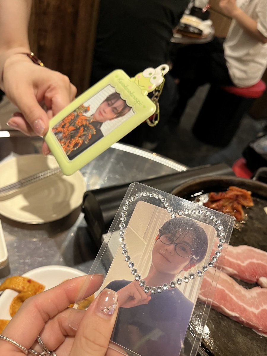Arieru9's tweet photo. 昨日は初のライブ後打ち上げができて楽しかった💛オンニコマウォ✨
今日もライブ楽しもう🥰 https://t.co/CewvmwZhR5