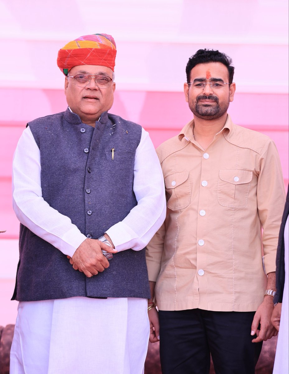 RamniwasGawriya's tweet photo. मकराना के लोकप्रिय विधायक एवं डीडवाना-कुचामन कांग्रेस ज़िलाध्यक्ष श्री जाकिर हुसैन गैसावत जी को जन्मदिन की हार्दिक बधाई एवं शुभकामनाएँ।

ईश्वर से प्रार्थना है कि आपको उत्तम स्वास्थ्य, दीर्घायु एवं सुख-समृद्धि प्रदान करें
@ZakirHussainINC https://t.co/n0RuKJu6gD